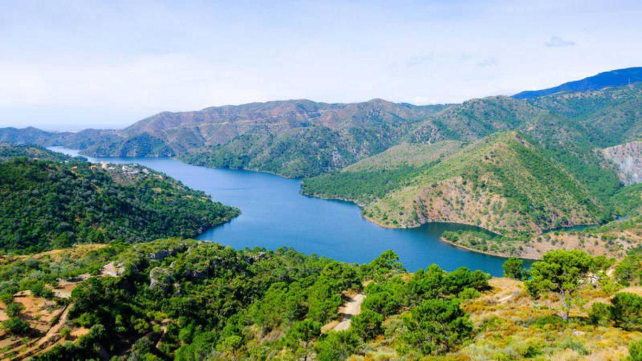 فندق Casa Eden - Mountain View, Infinity Pool Alozaina المظهر الخارجي الصورة